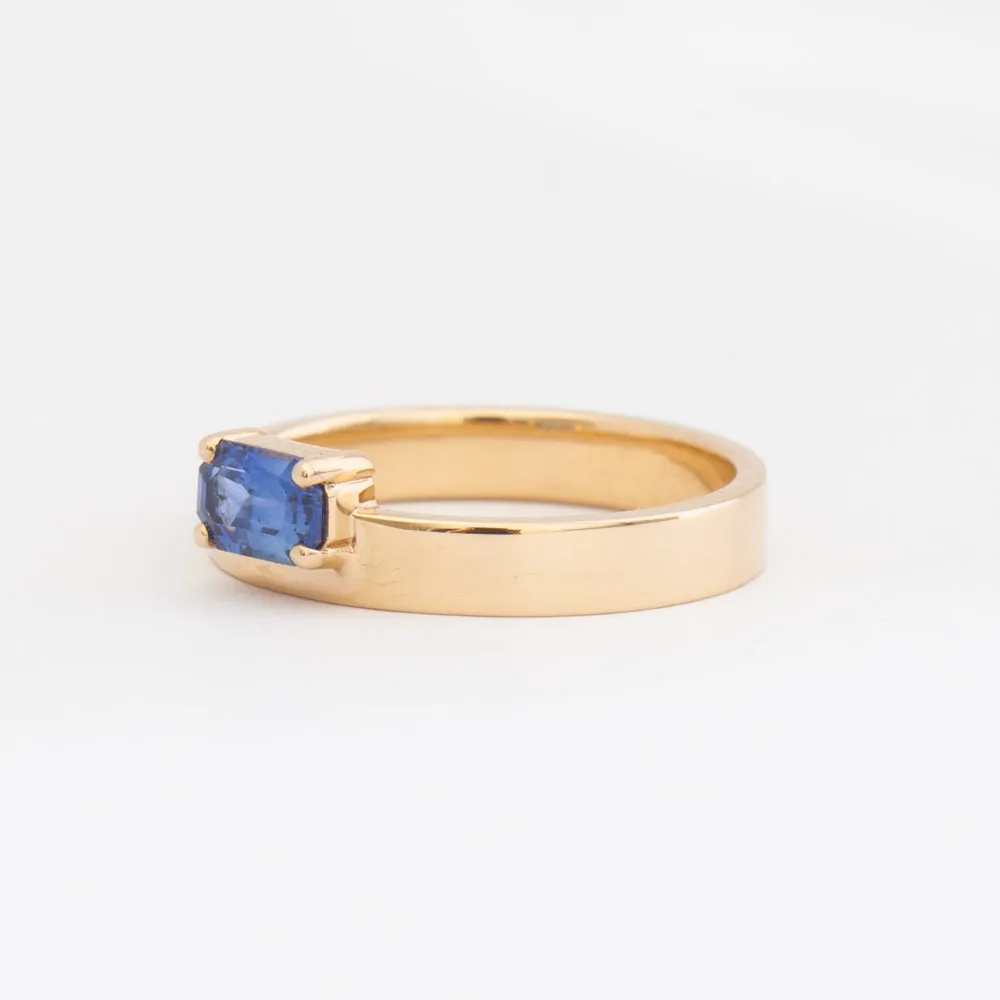 0.65 ct Blue Sapphire Monolith Ring