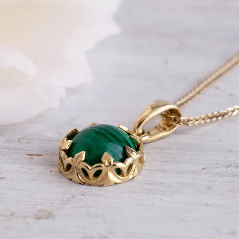 14k Gold Green Malachite 8mm Decorate Round Necklace