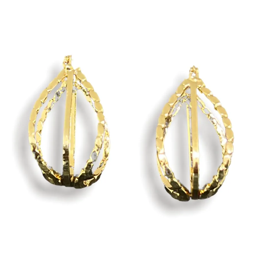 3d leaf hoop earrings in 18k of gold plated