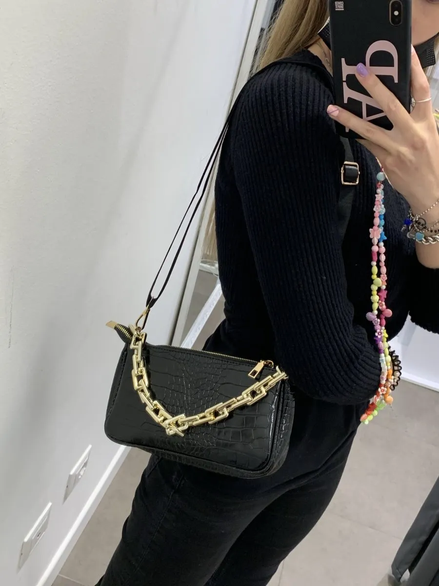 Borsa nera effetto cocco con catena in metallo