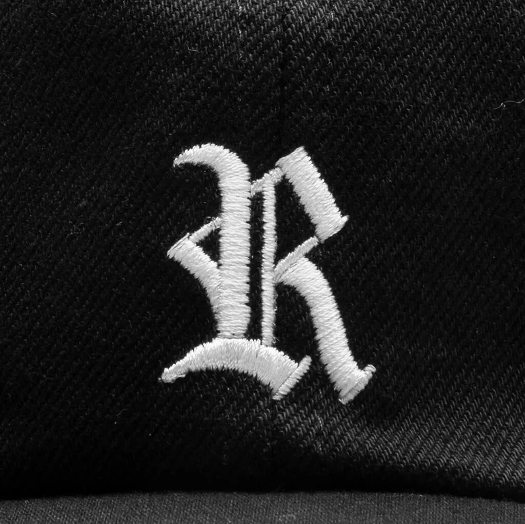 Cap wit R Embroidery - Black