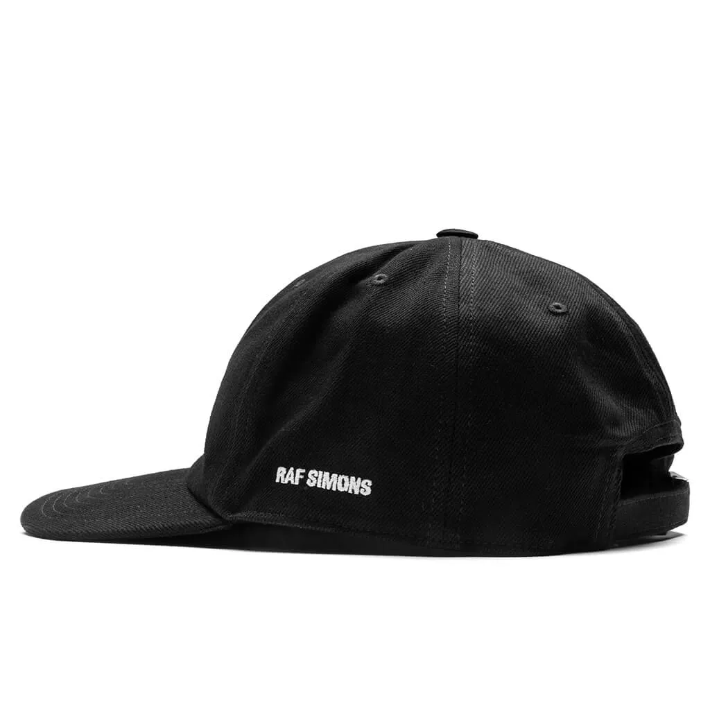 Cap wit R Embroidery - Black