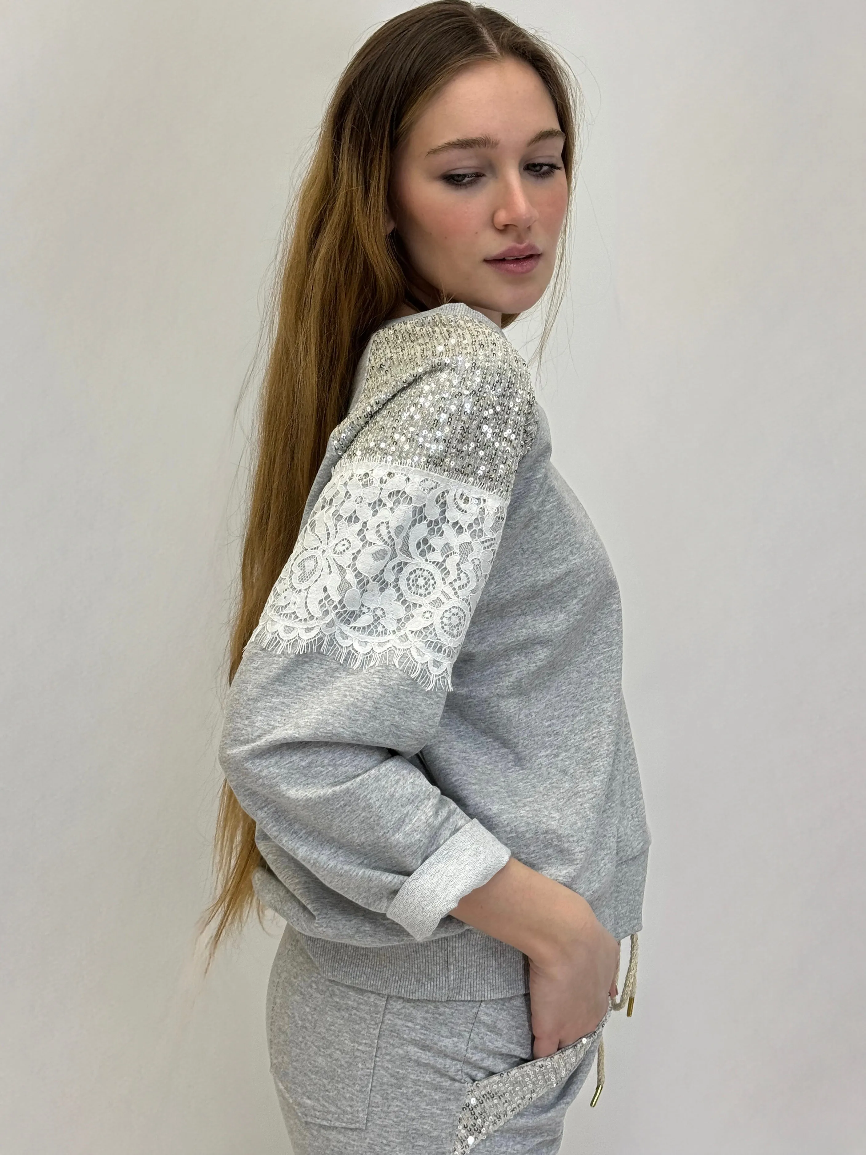 Felpa in cotone con paillettes e pizzo sulle spalle