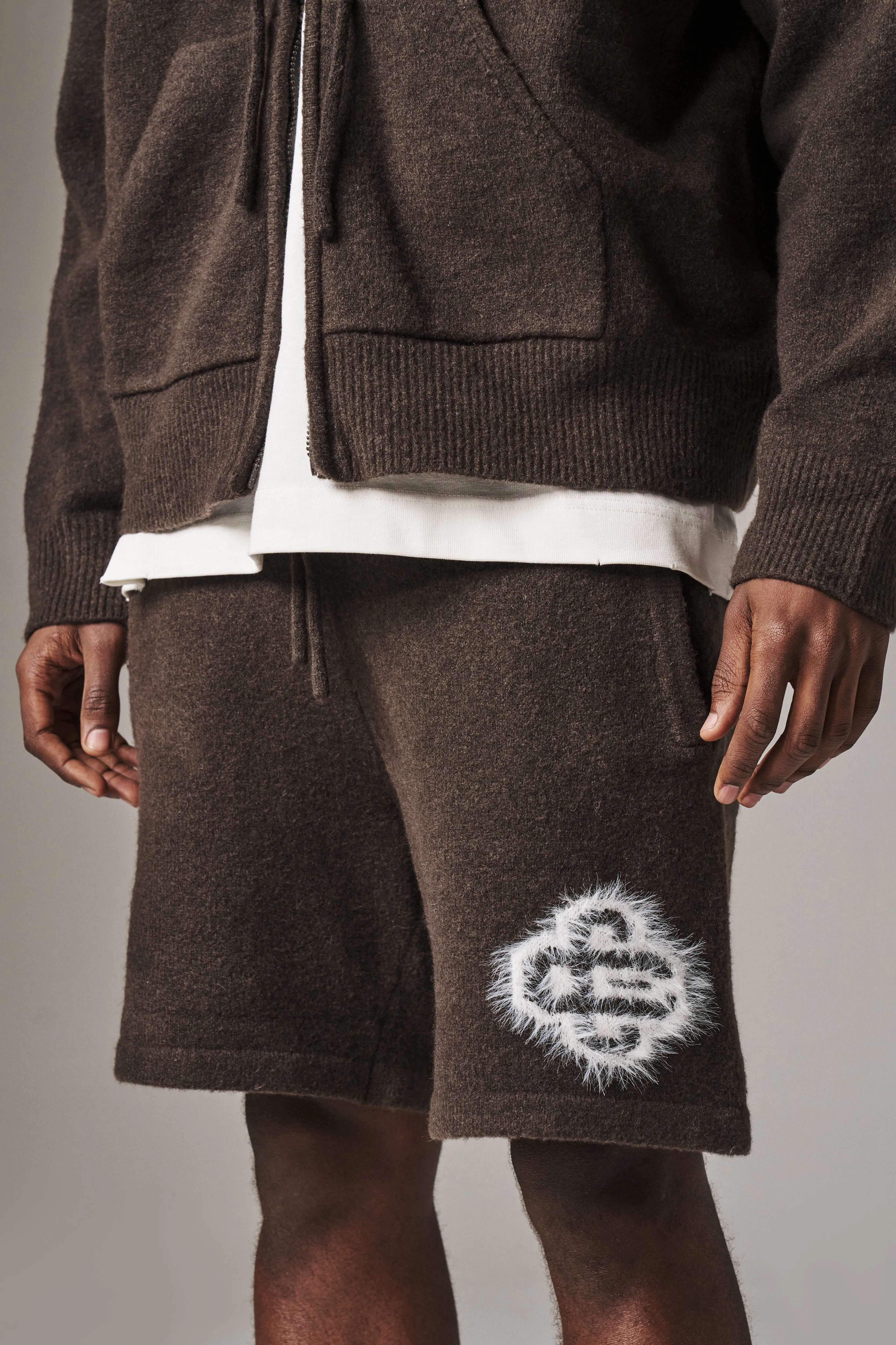 FLUFFY EMBLEM KNITTED SHORTS - BROWN