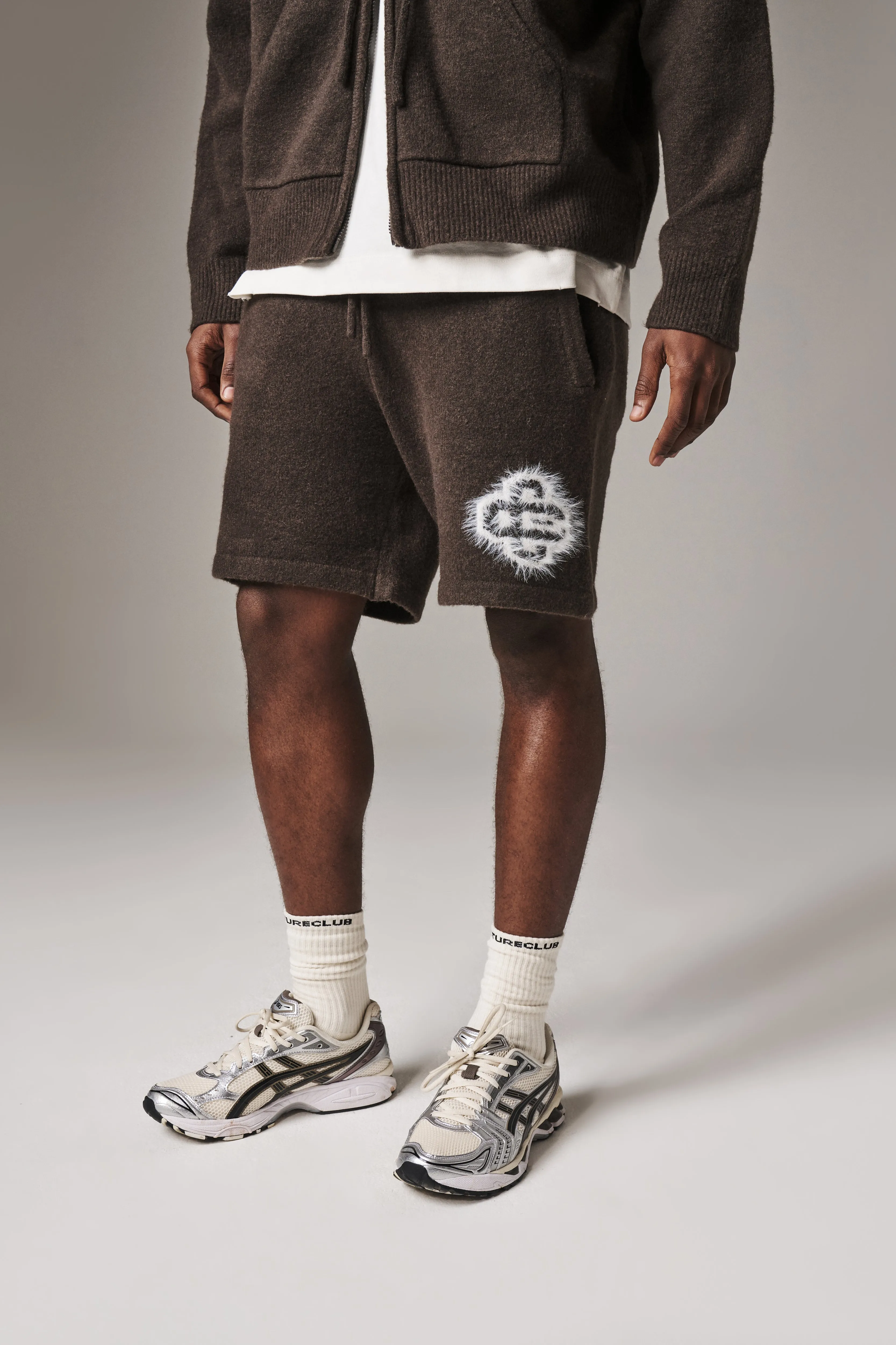 FLUFFY EMBLEM KNITTED SHORTS - BROWN