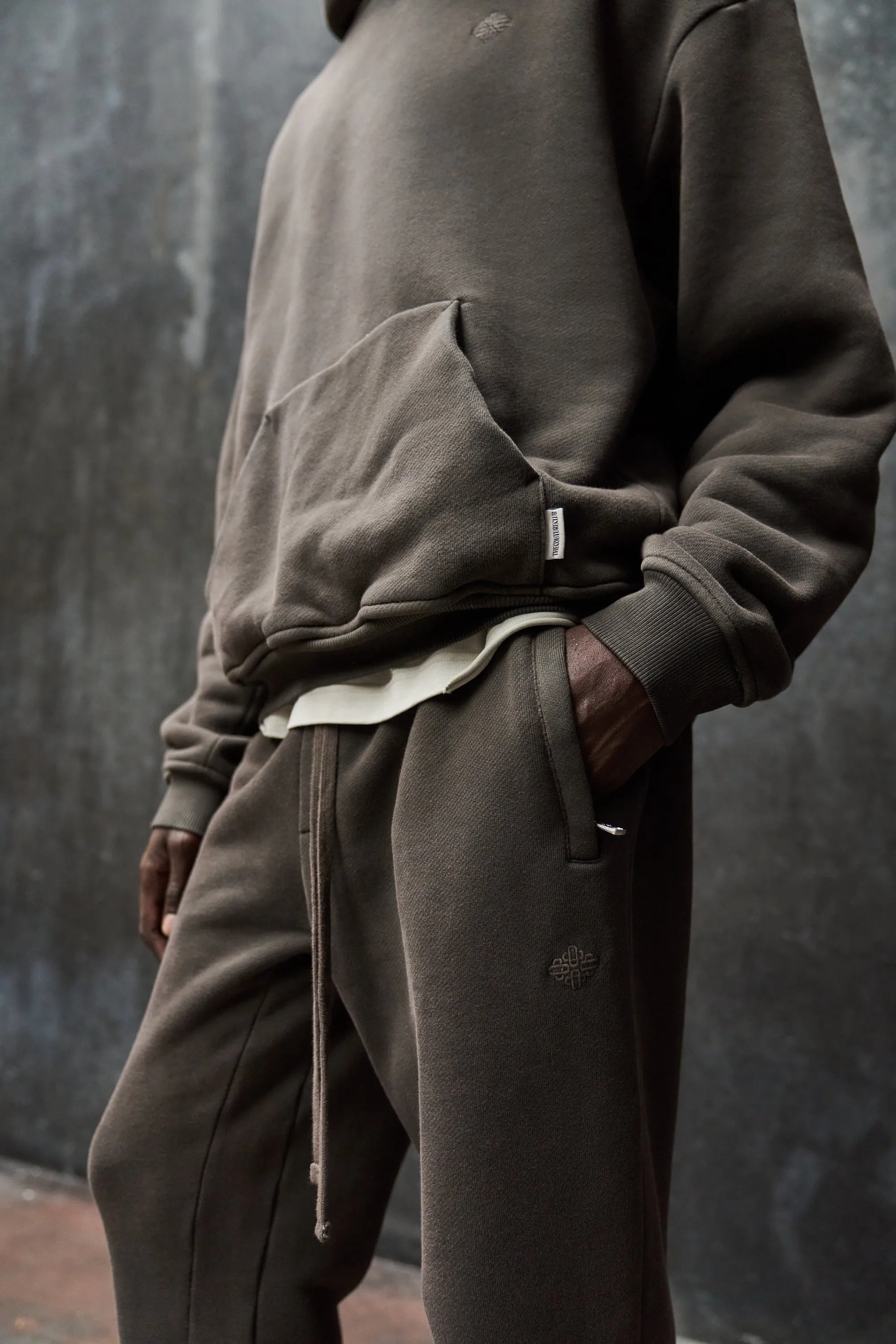 LAUNDERED CLASSICS JOGGERS - BROWN