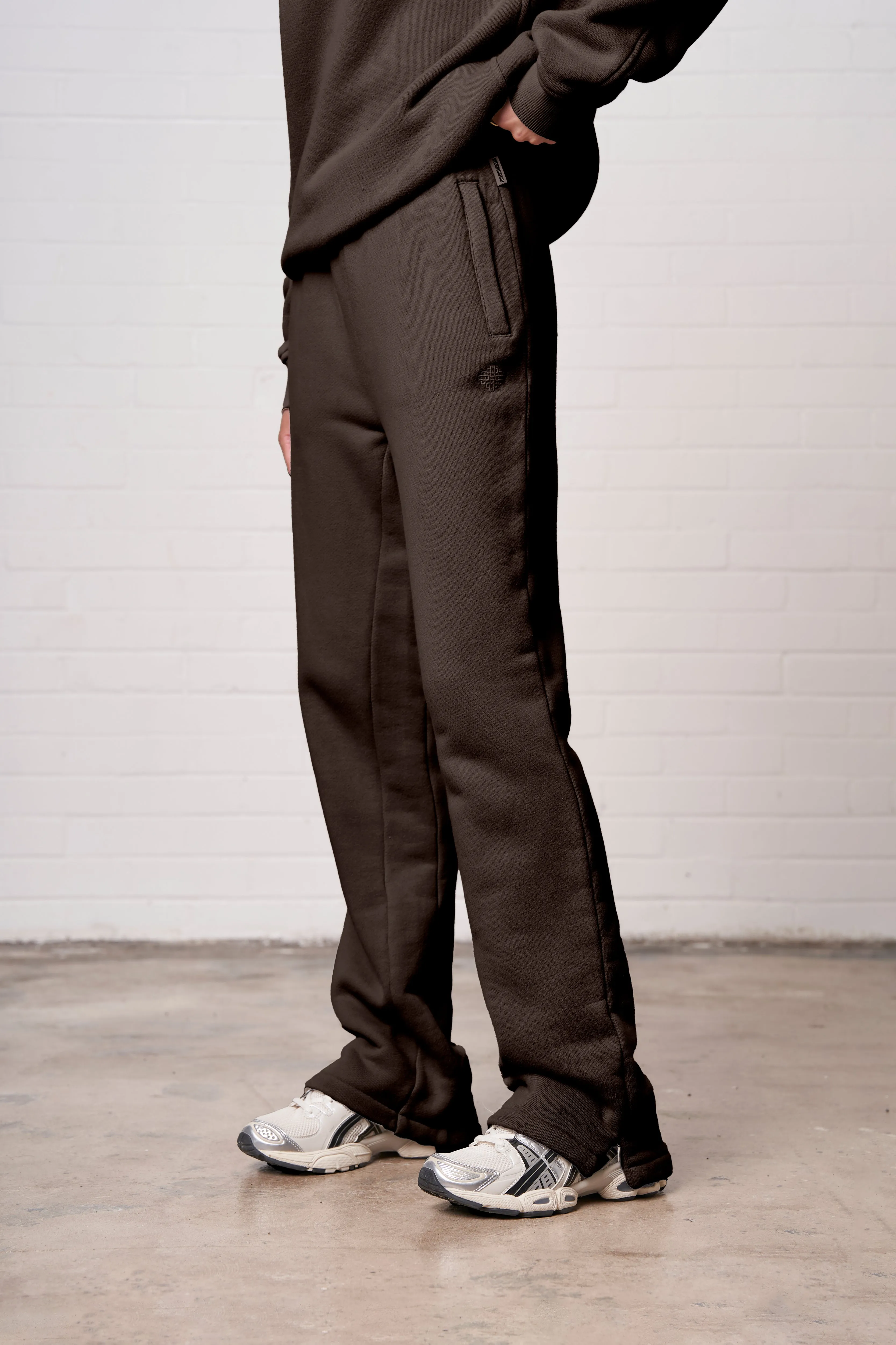 LAUNDERED CLASSICS STRAIGHT LEG JOGGERS - WASHED BROWN