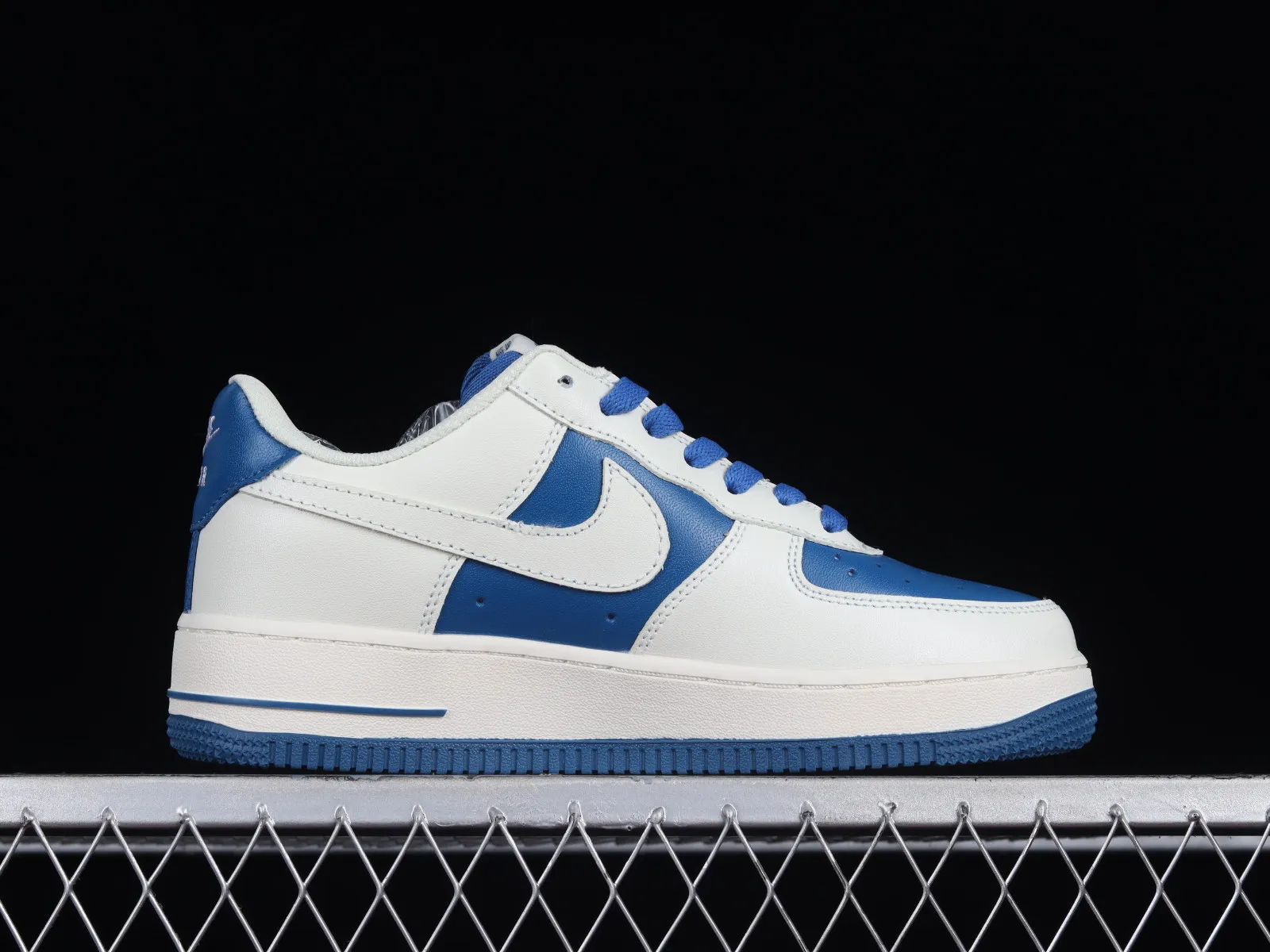 Nike Air Force 1 07 Low White Navy Blue DD8959-703