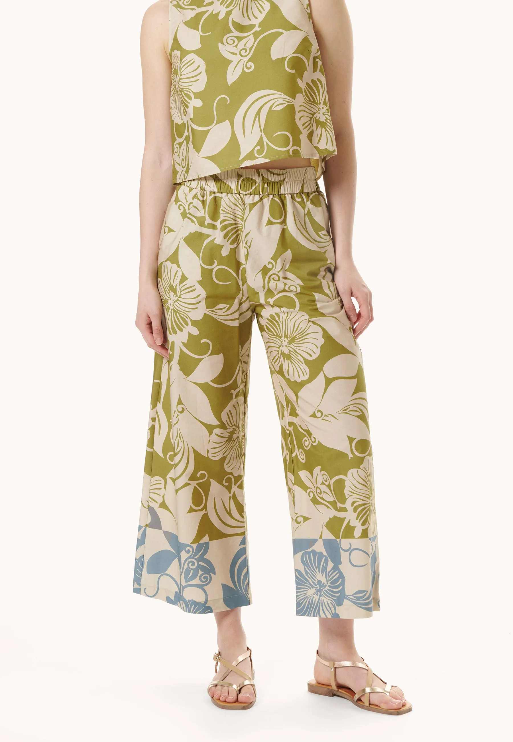 Pantalone stampato con balza a contrasto