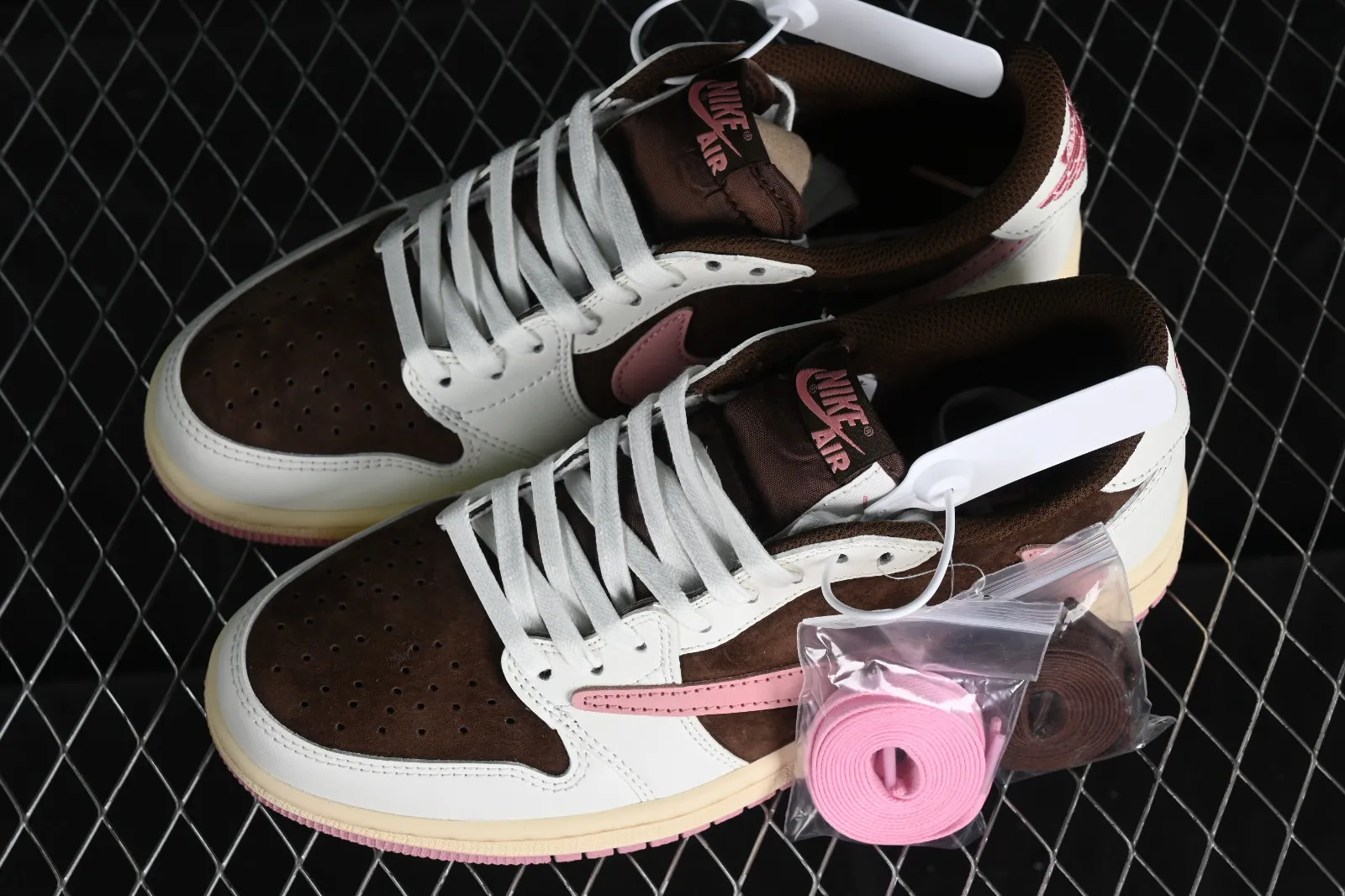 Travis Scott x Air Jordan 1 Low OG Dark Pony Pink Oxford DZ4137-206