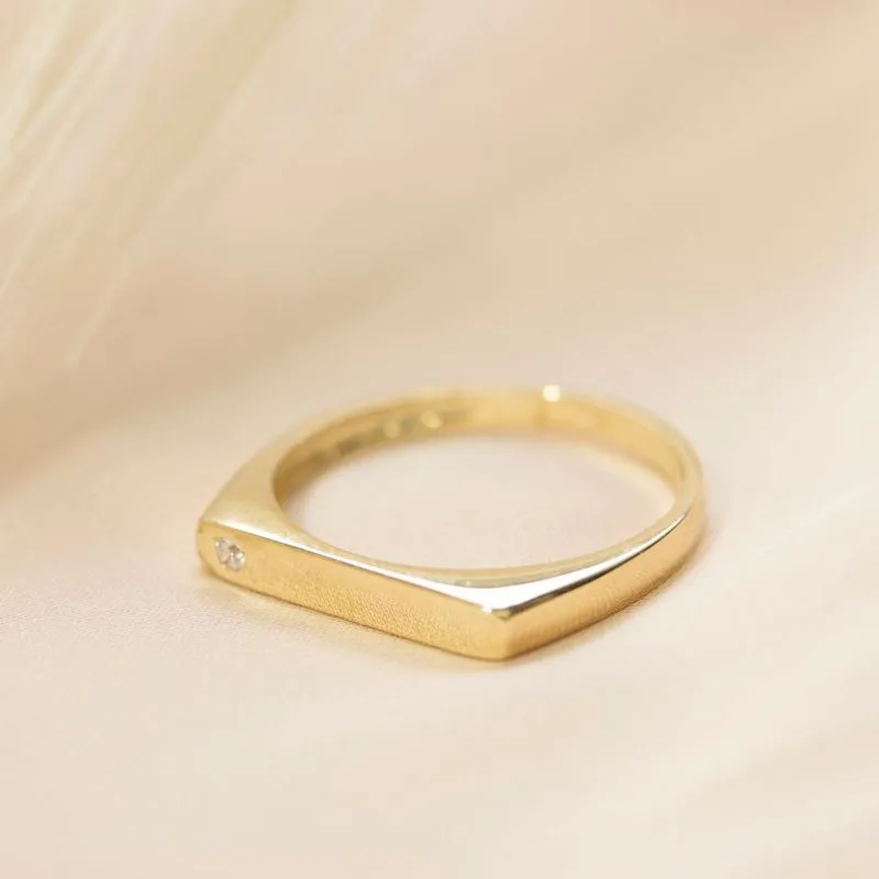 Yellow Yellow Gold Ring Fores with 1.7 White Hirkon in the corner
